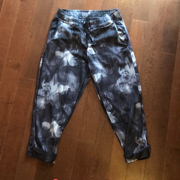 ⭐️ Jogger capris 2/30$ - Picture 1 of 1
